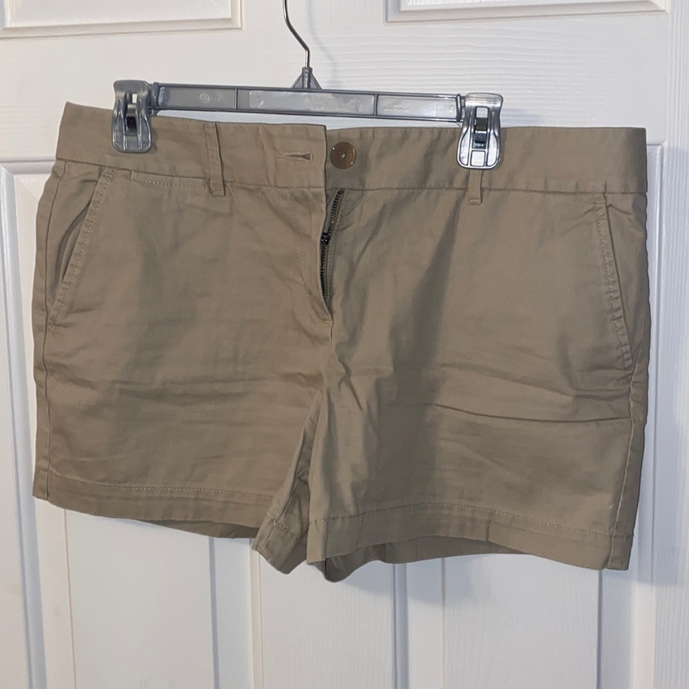 LOFT Rivieras shorts Tan Size 10 5 inch inseam
